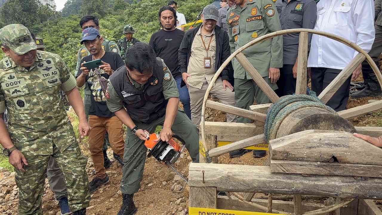 Gakkum Kehutanan SATGAS PKH DAN KEMENTERIAN KEHUTANAN TERTIBKAN KEGIATAN ILEGAL DI KAWASAN KONSERVASI TNGHS