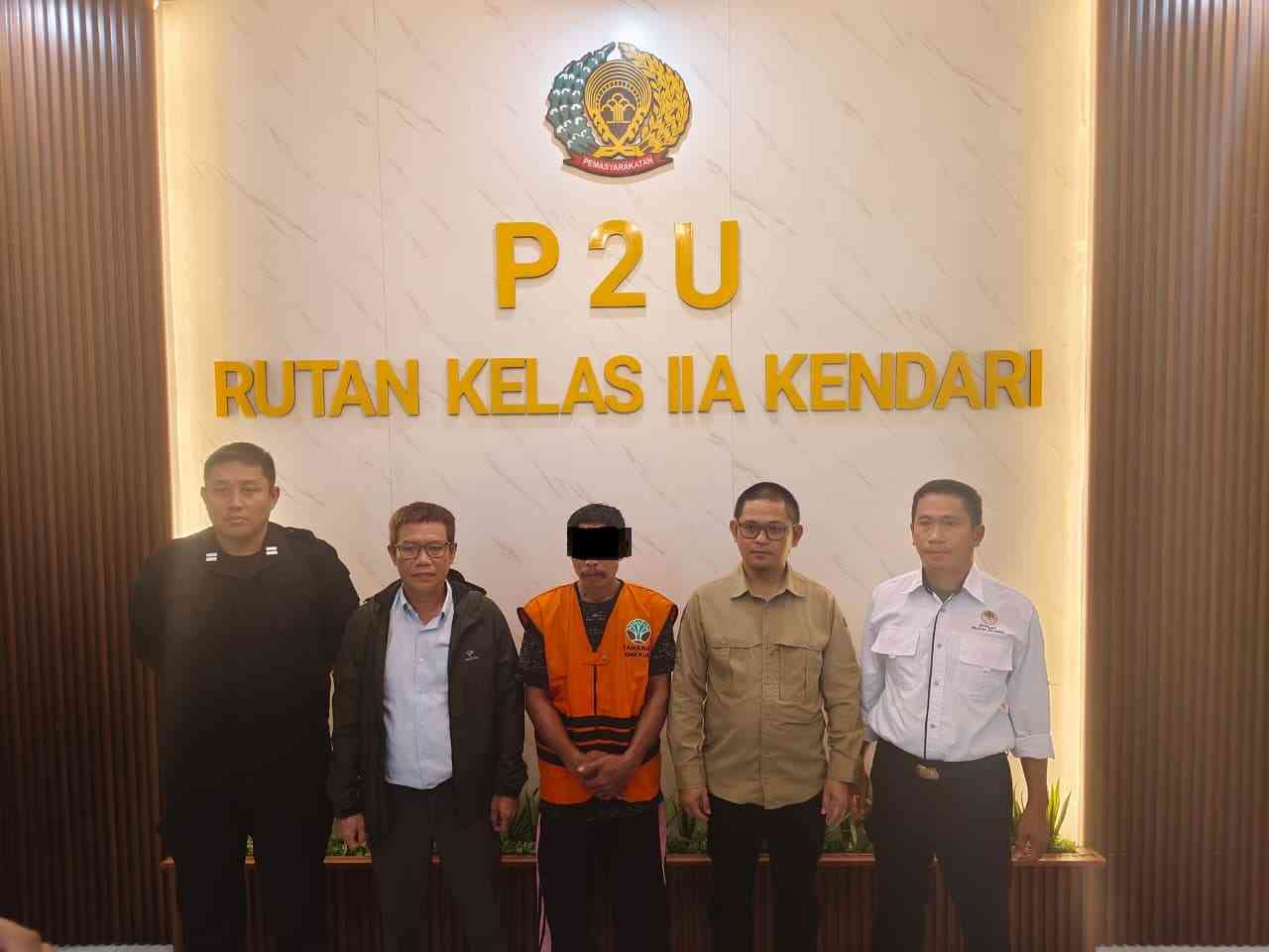 Gakkum Kehutanan BERKAS PERKARA LENGKAP (P-21), GAKKUM KEHUTANAN SERAHKAN TERSANGKA UTAMA PERAMBAHAN HUTAN KONAWE SELATAN KE KEJAKSAAN