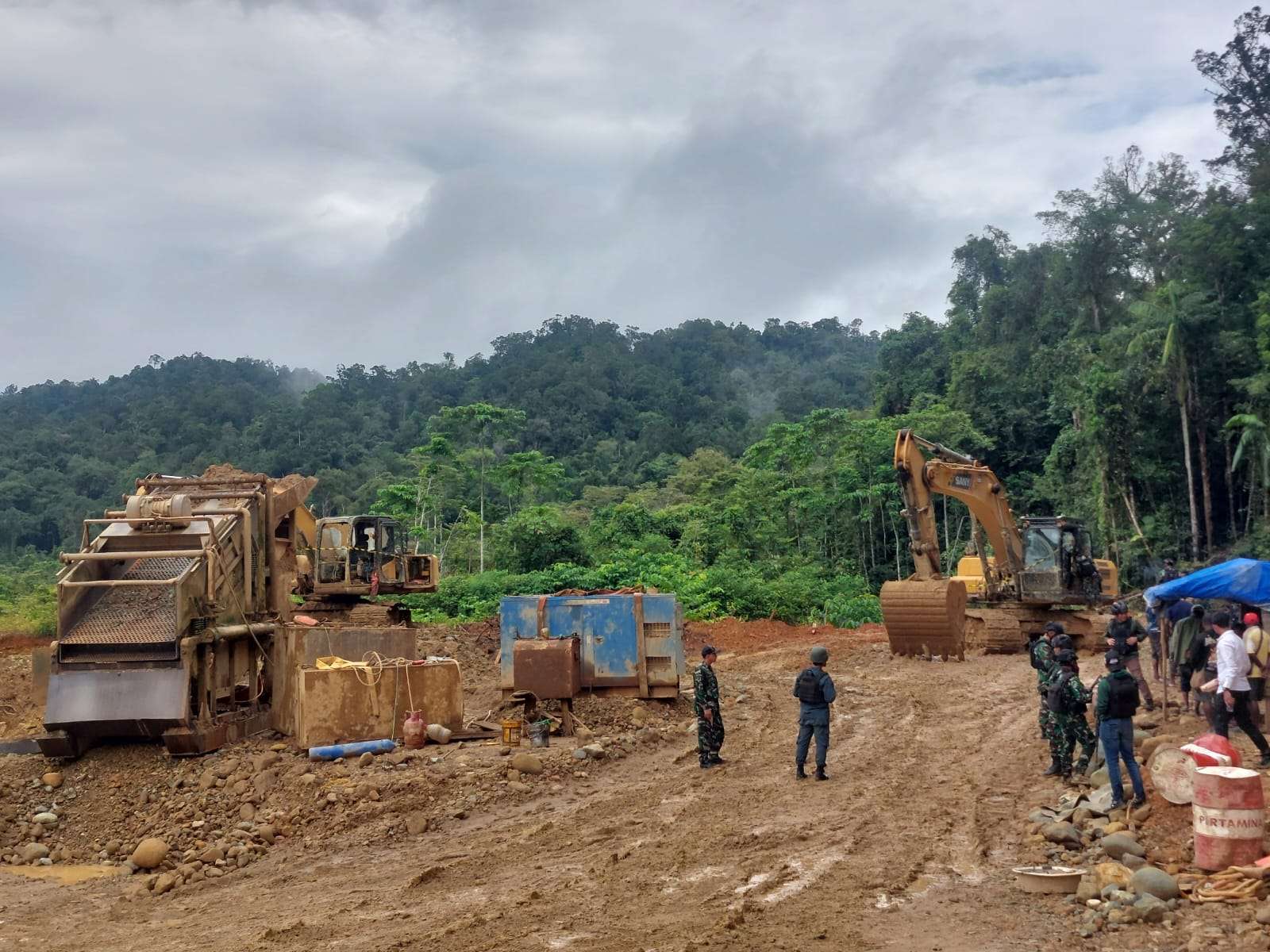 Gakkum Kehutanan 7 WNA CHINA DIAMANKAN: GAKKUM KEHUTANAN DALAM KESATUAN SATGAS PKH TERUS DALAMI TAMBANG ILEGAL DI KAWASAN HUTAN NABIRE